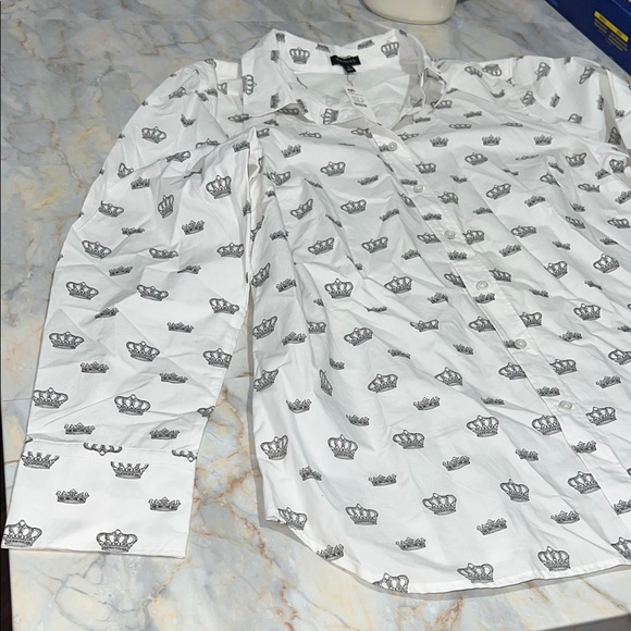 NWT Talbots Gray and White Crown Print Blouse - Picture 5 of 7